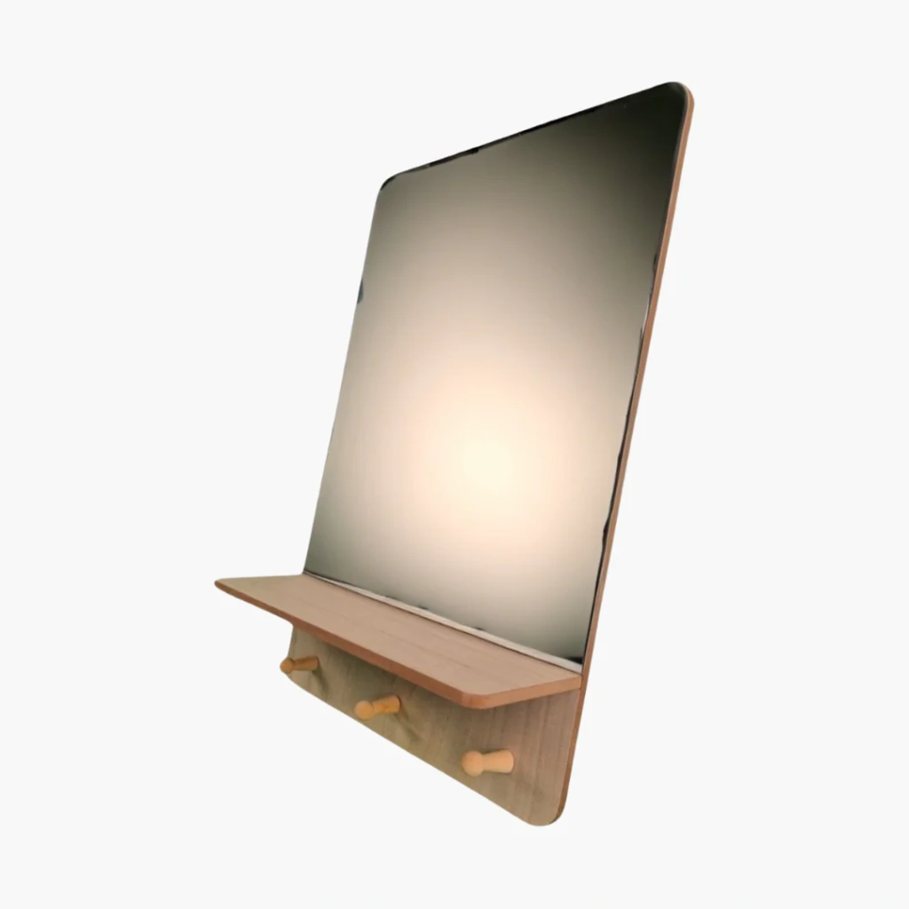Spiegel met licht houten plank