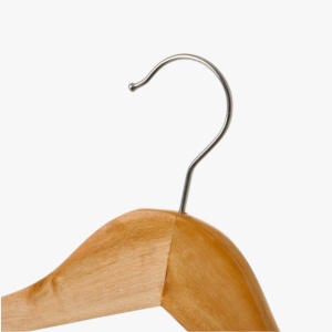 Set van 5 houten kledinghangers